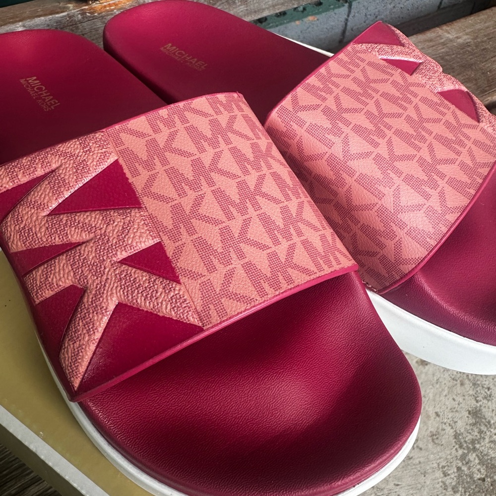 Michael Kors TRIXIE MK Sig MK Print Slide - Picture 2 of 6